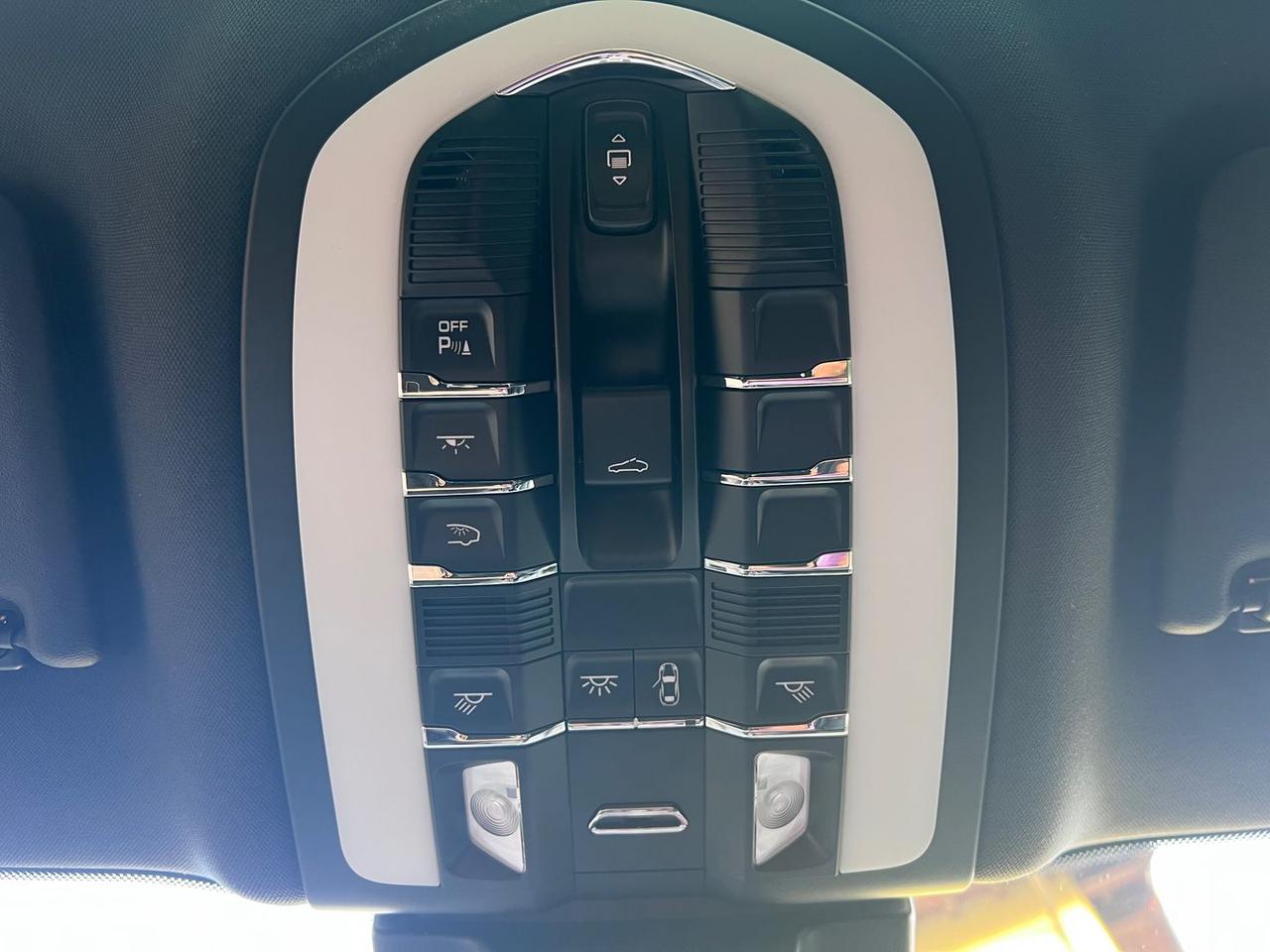 Porsche Macan 2.0 S #8216