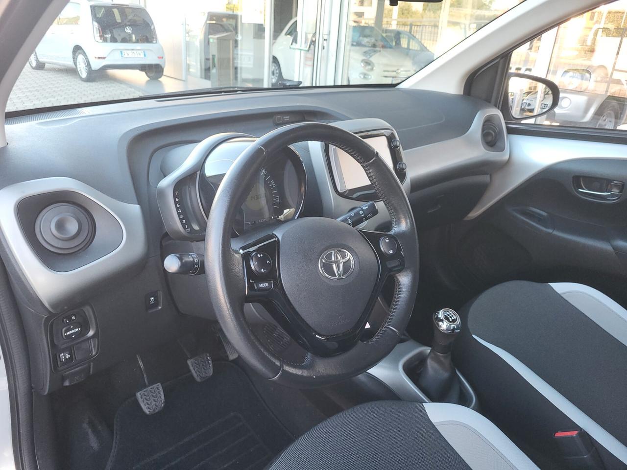 Toyota Aygo 1.0 VVT 5 PORTE X-PLAY *** RETROCAMERA -CRUISE CONTROL ***
