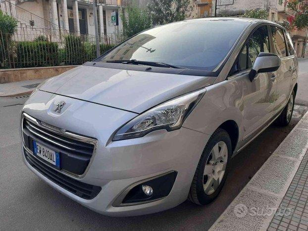 PEUGEOT 5008 1.6 HDi 114CV 7 POSTI NAVI