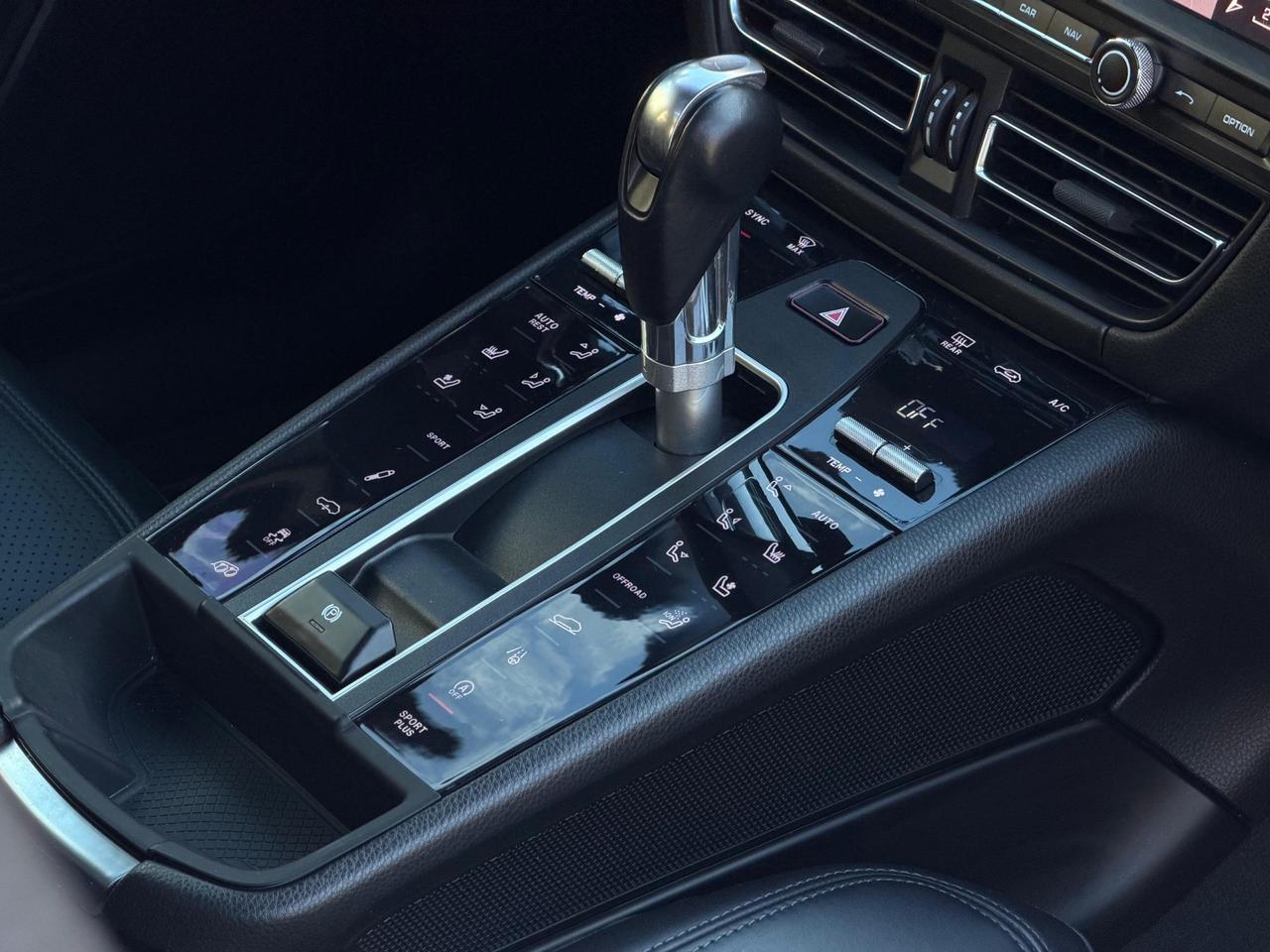 Porsche Macan 2.0 TURBO 245 CV PDK TETTO PASM