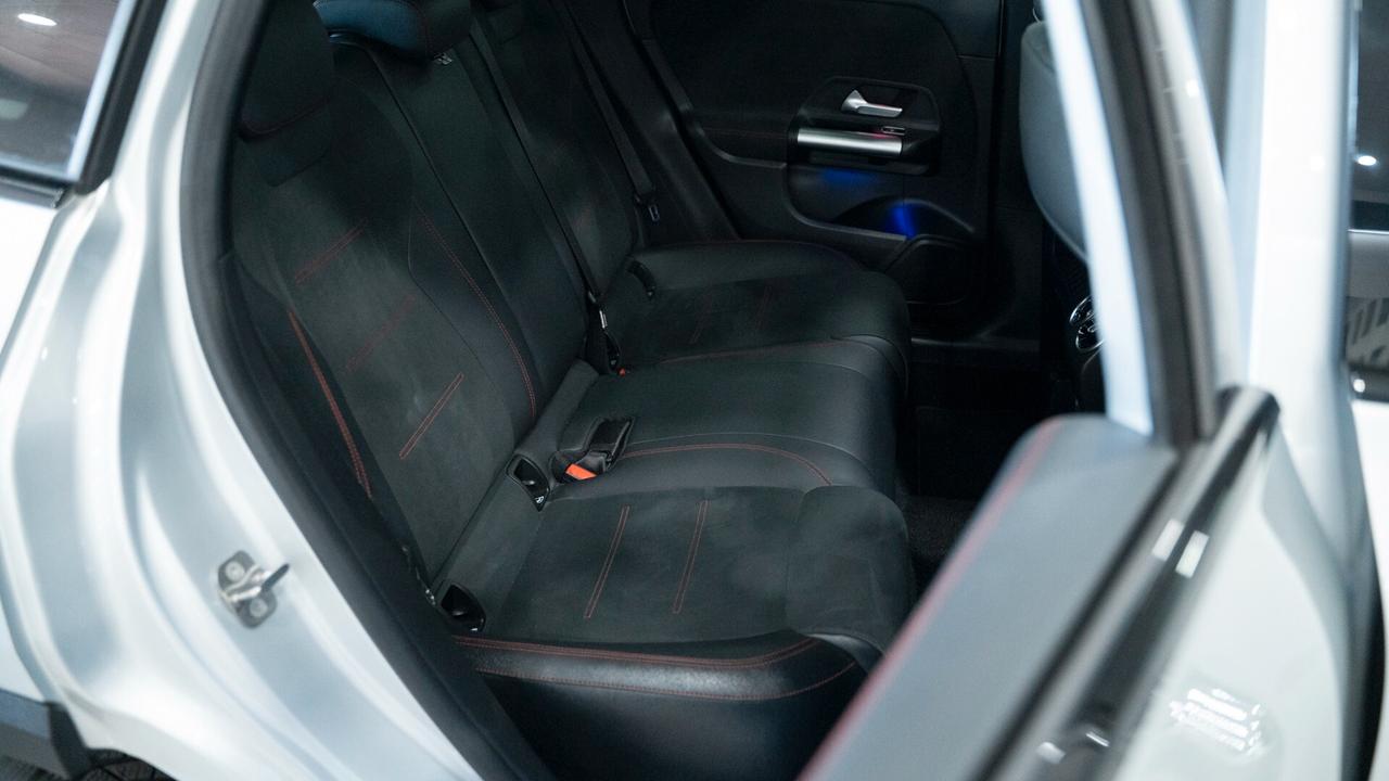 Mercedes-benz GLA 200 D PREMIUM PLUS AMG TETTO PACK LUCI MULTIBEAM FULL OPTIONAL