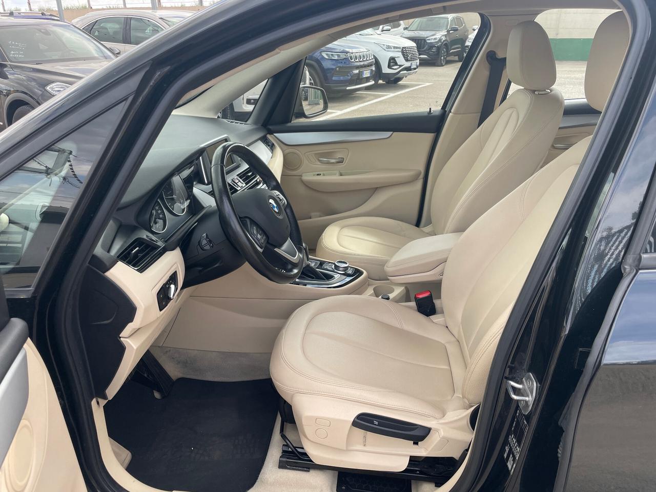 Bmw 218d Active Tourer Luxury auto-NAVI-RETRO-PELLE