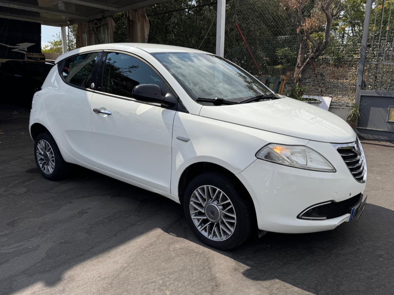 Lancia Ypsilon 0.9 TwinAir 85 CV 5 porte Metano Ecochic Gold