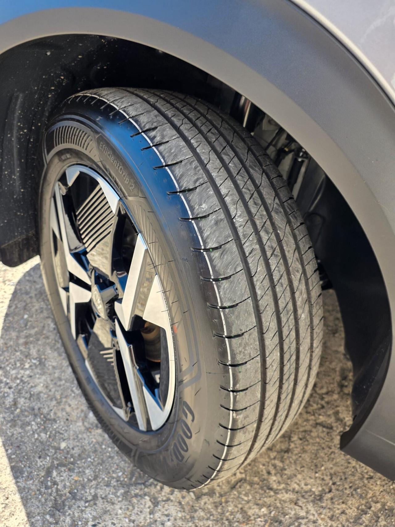 Peugeot 2008 Puretech 100cv. Allure 1.2 b. KM. 0