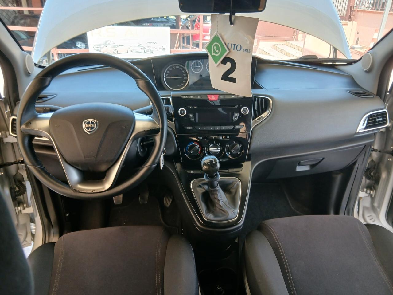 Lancia Ypsilon 1.2 69 CV 5 porte full 13