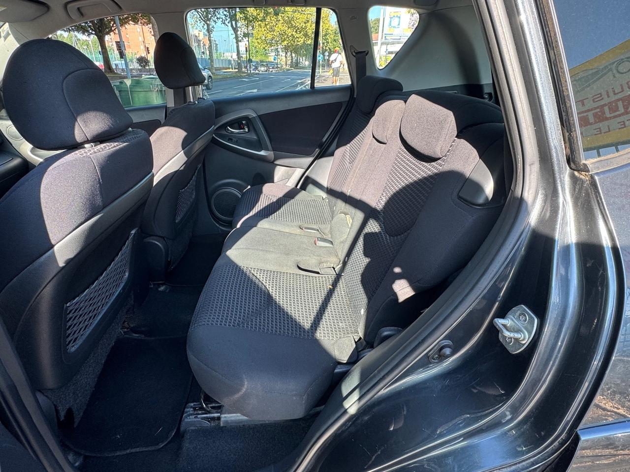 Toyota RAV 4 2.2 D 177 CV Luxury 4x4