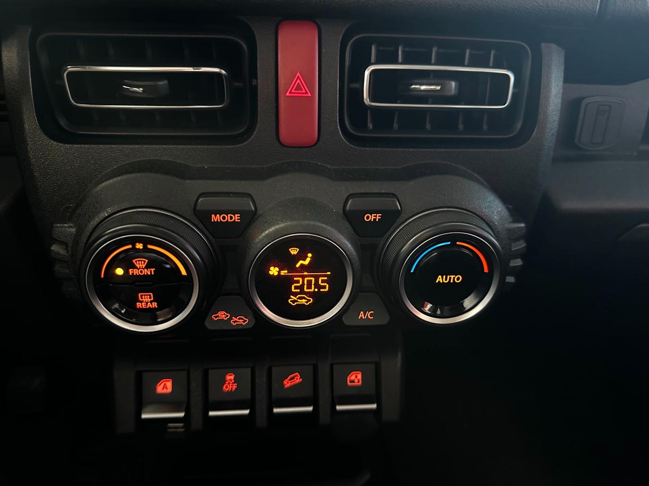 Suzuki Jimny 1.5 5MT Top