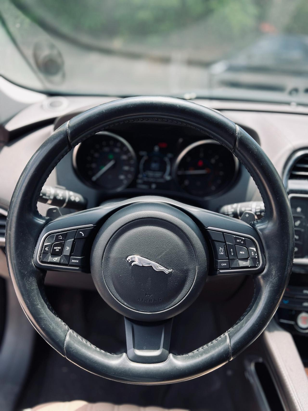 Jaguar F-Pace 2.0 D 180 CV AWD aut. Prestige