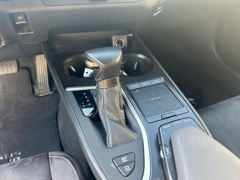 Lexus UX Hybrid Premium 4WD