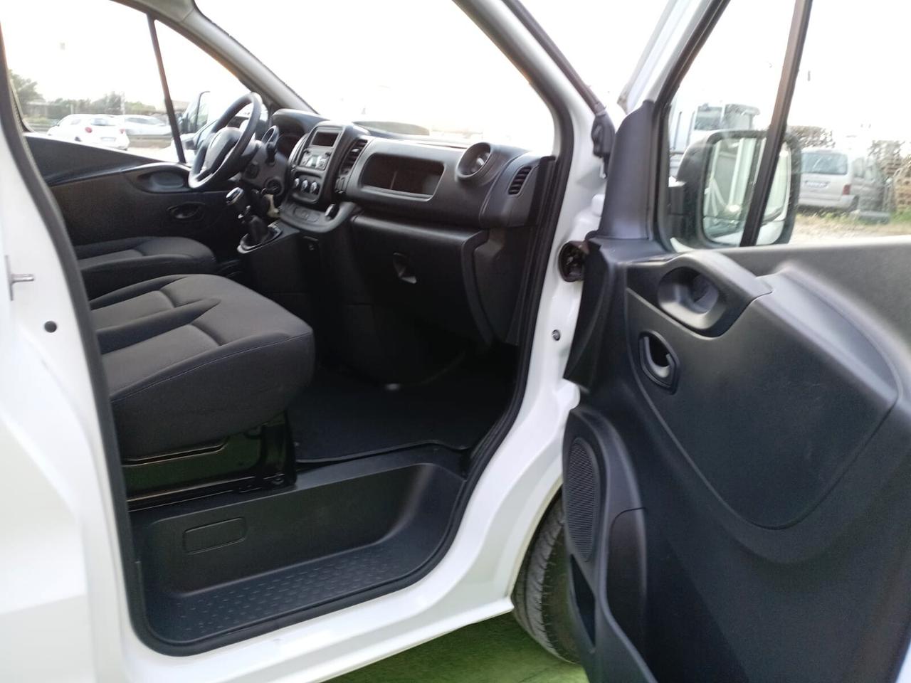 Renault Trafic FURGONE 3 POSTI TRIPLA APERTURA iva esposta