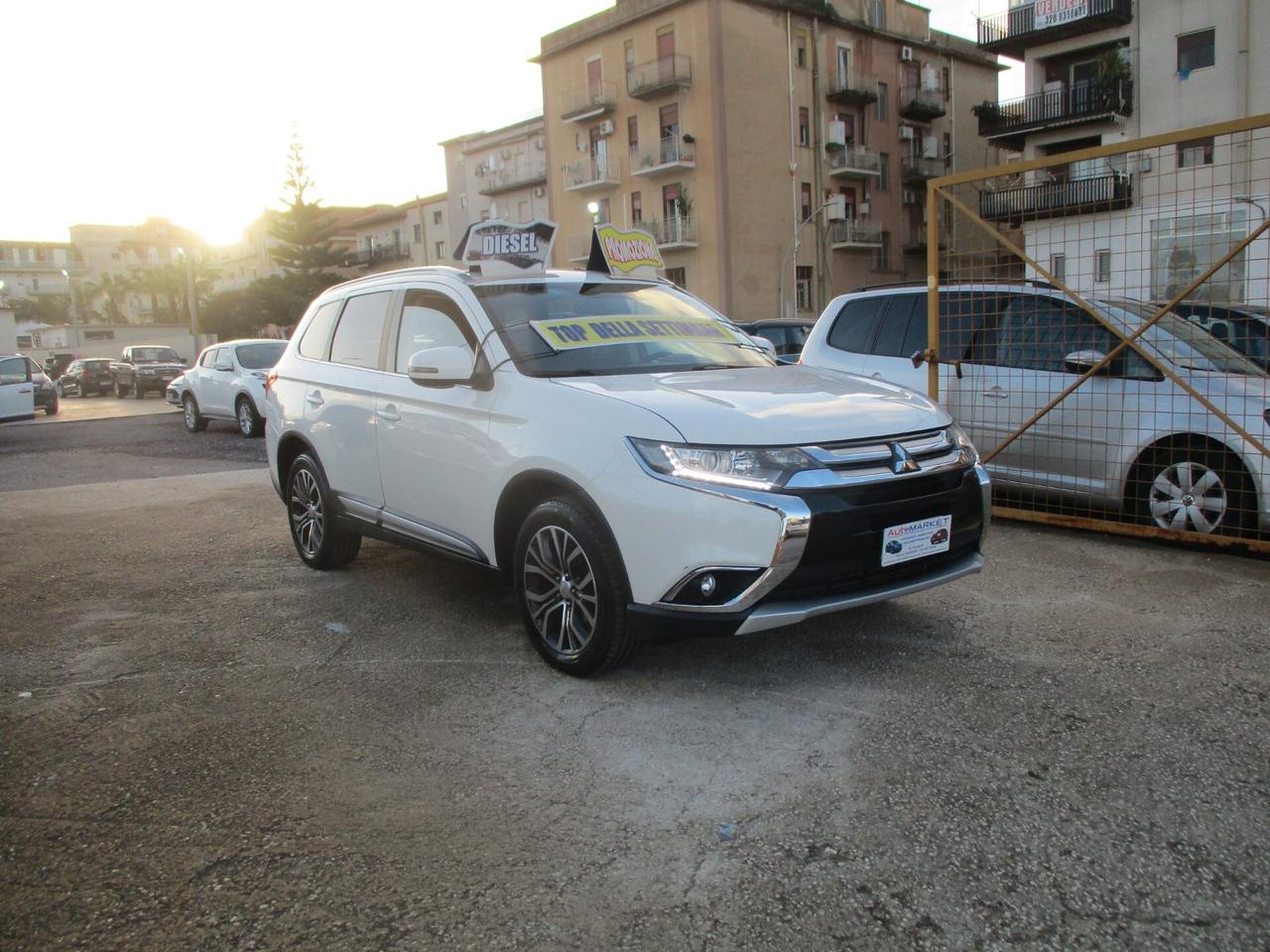 Mitsubishi Outlander 2.2 DI-D 4WD Instyle Plus Navi 2016