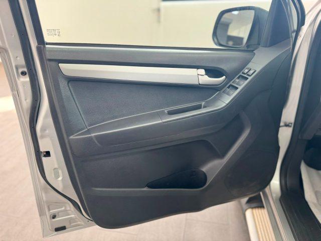 ISUZU D-Max 2.5 Space Cab Solar A/T 4WD