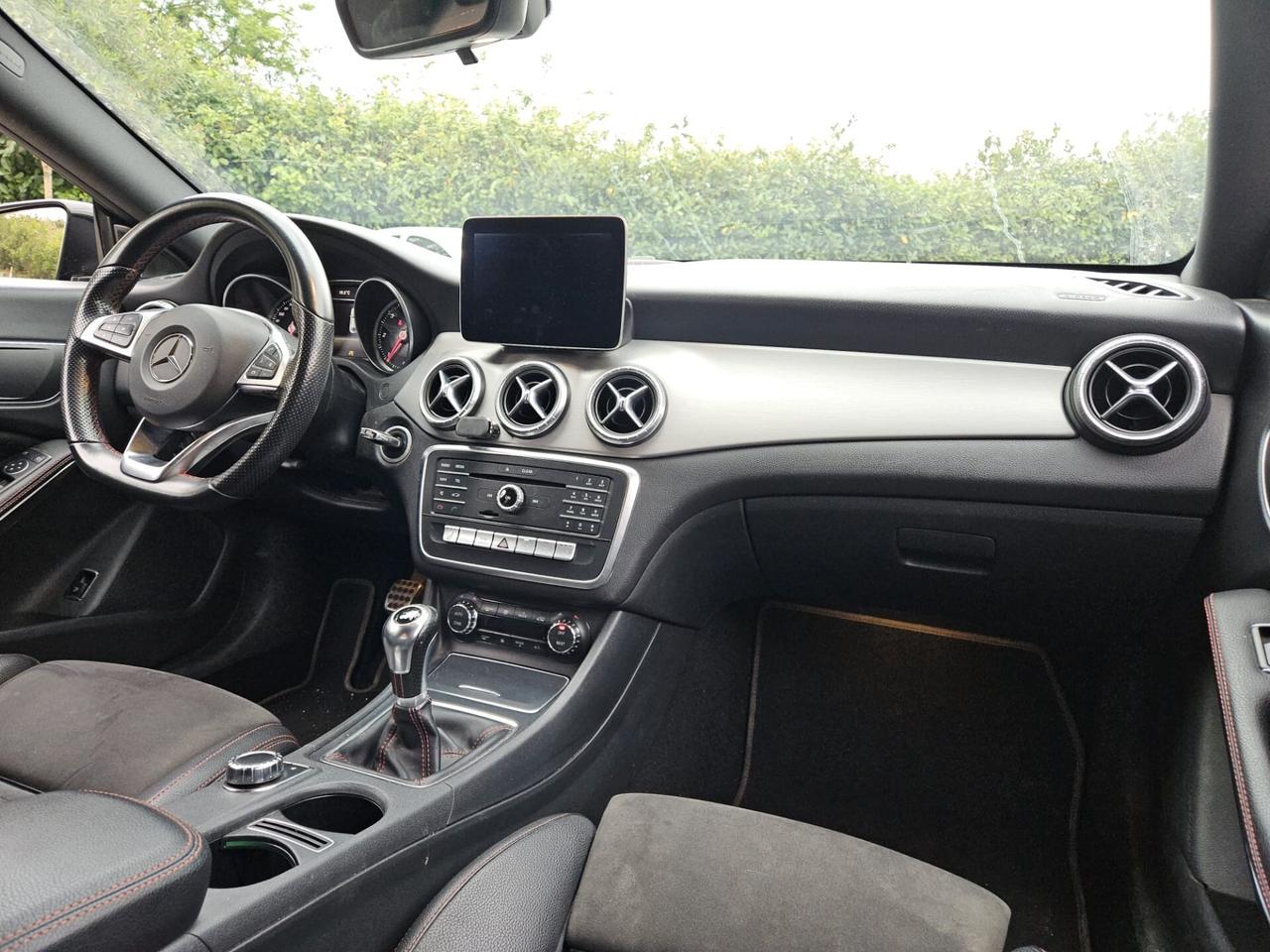 Mercedes-benz CLA 200 d Premium