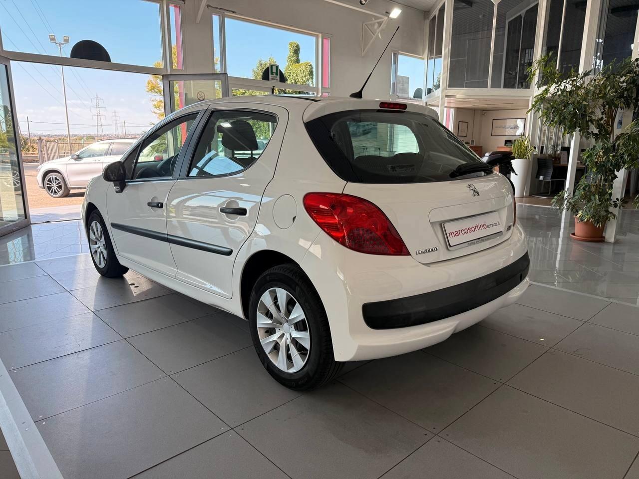 Peugeot 207 1.4 8V 75CV 5p. ONE Line