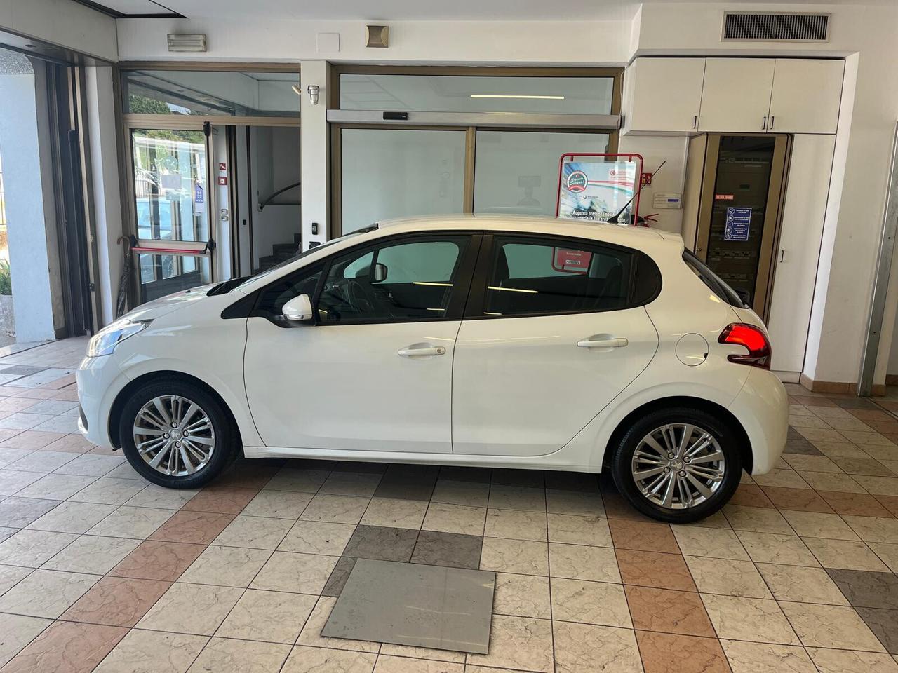 Peugeot 208 PureTech 82 5 porte Allure