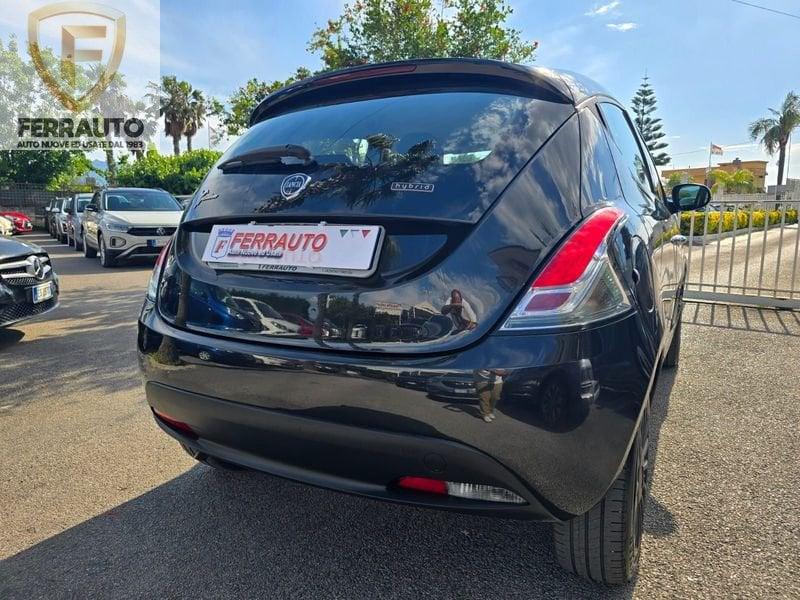 LANCIA Y 1.0HYBRID 71CV GOLD PLUS
