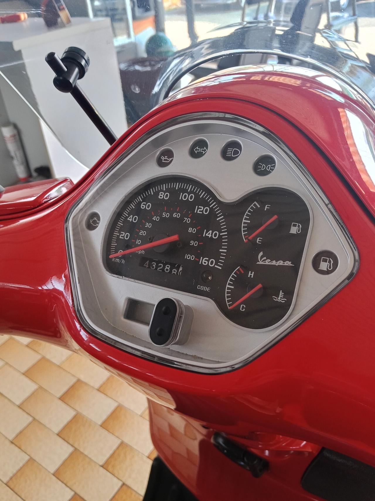 Piaggio Vespa 300 GTS