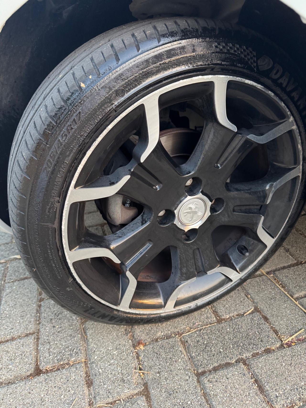 Peugeot 208 1.4 HDi 68Cv Euro6 2015
