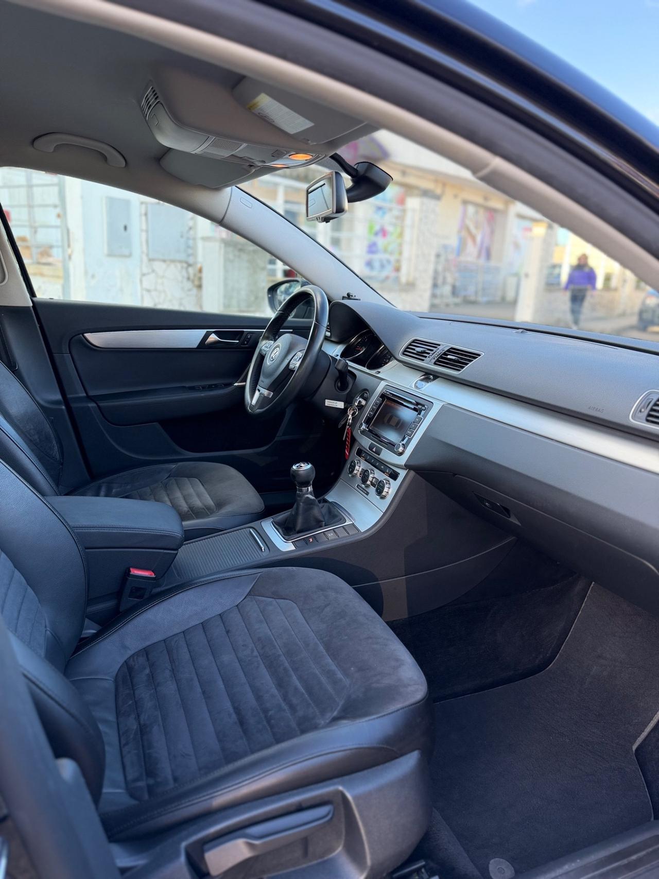 Volkswagen Passat 2.0 TDI Highline BlueM. Tech.