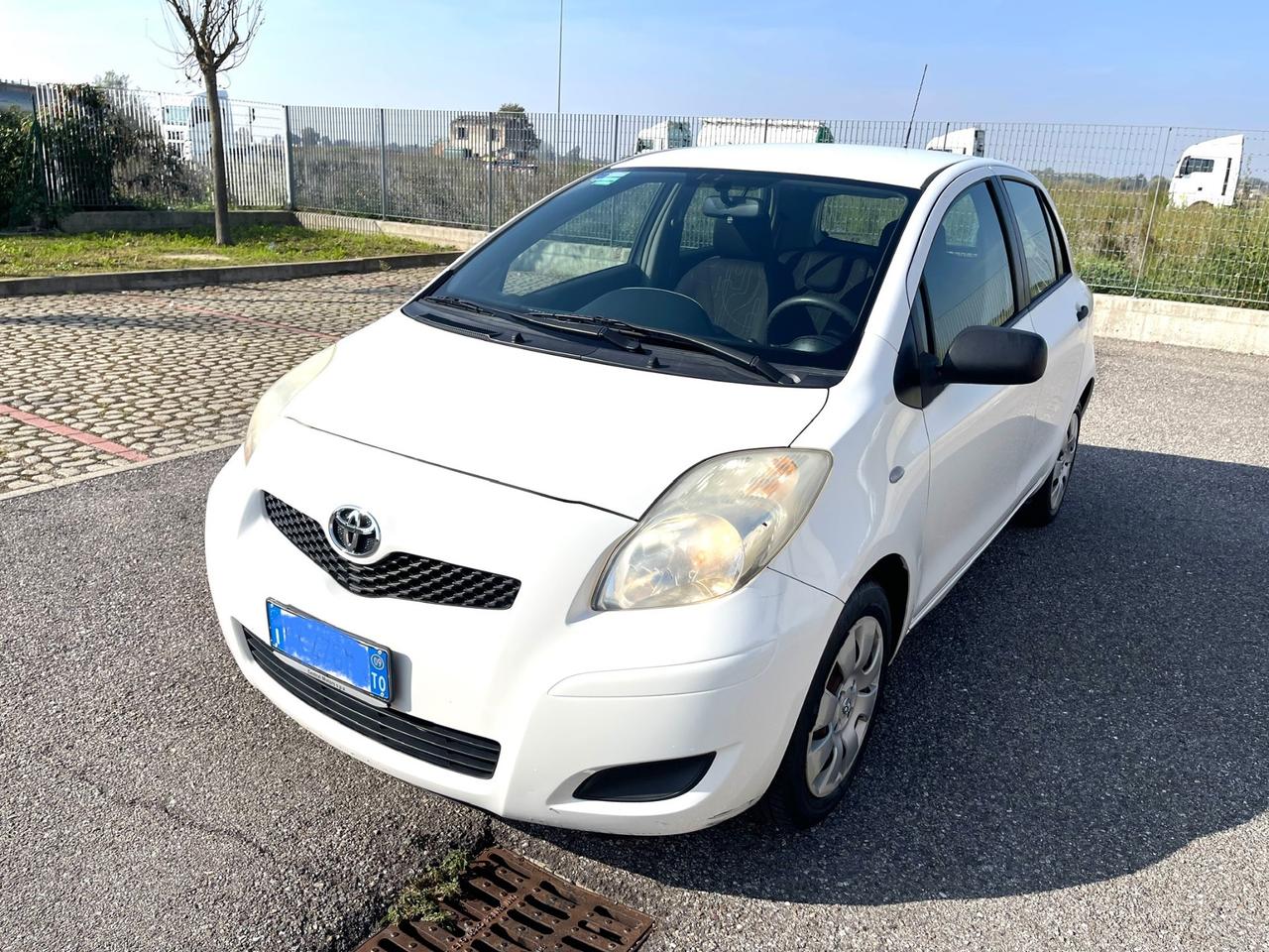 Toyota Yaris 1.0 3 porte Luxury pack
