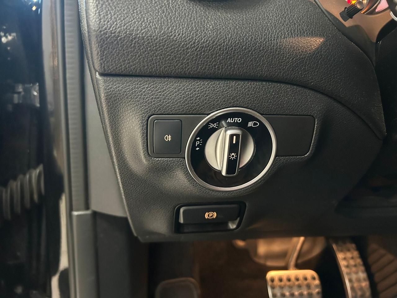 Mercedes-benz GLA 250 Auto 4Matic Premium AMG-Line