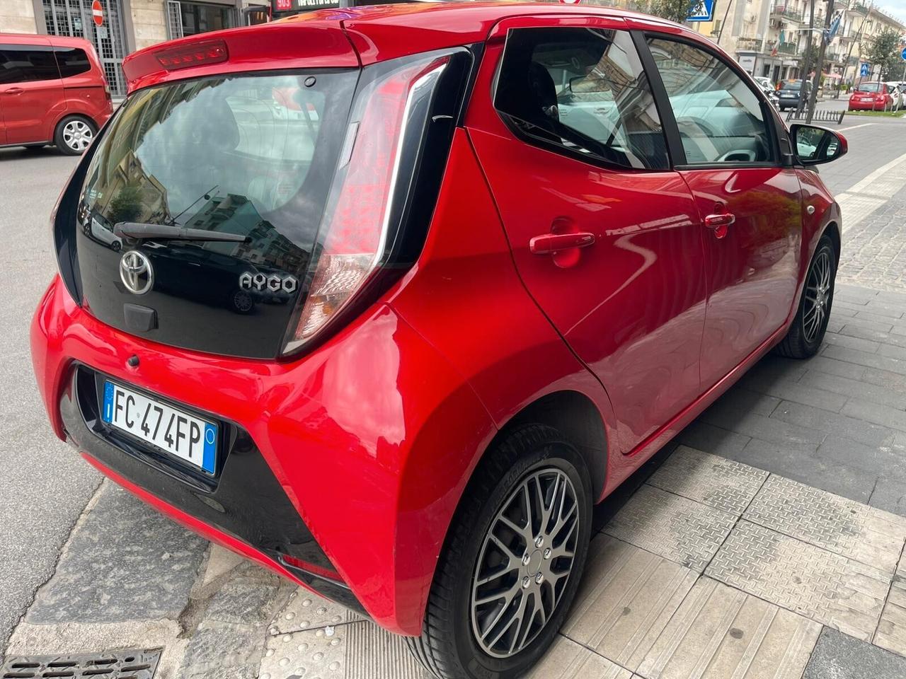 Toyota Aygo 1.0 VVT-i 69 CV 5 porte x-cool