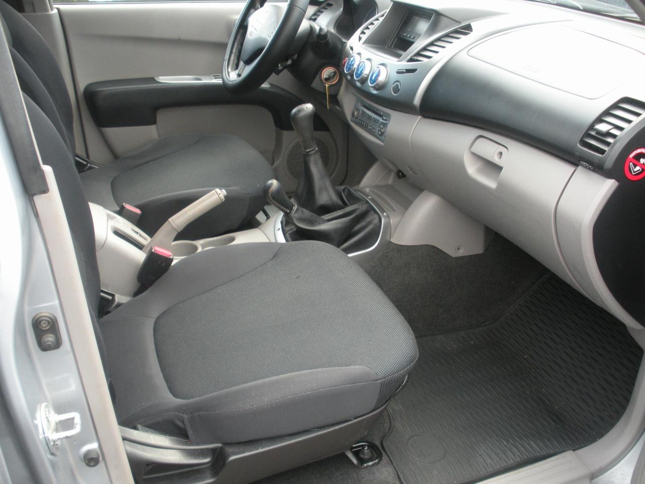 Mitsubishi L200 2.5 DI-D/136CV Double Cab Intense ''SPORT''