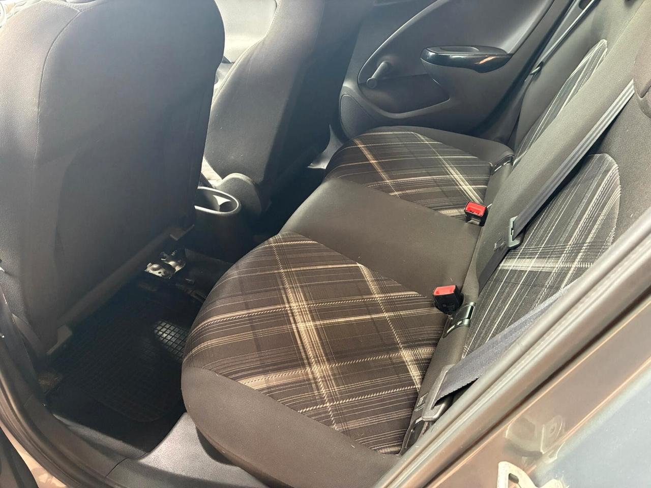 Opel Corsa 1.2 5 porte b-Color