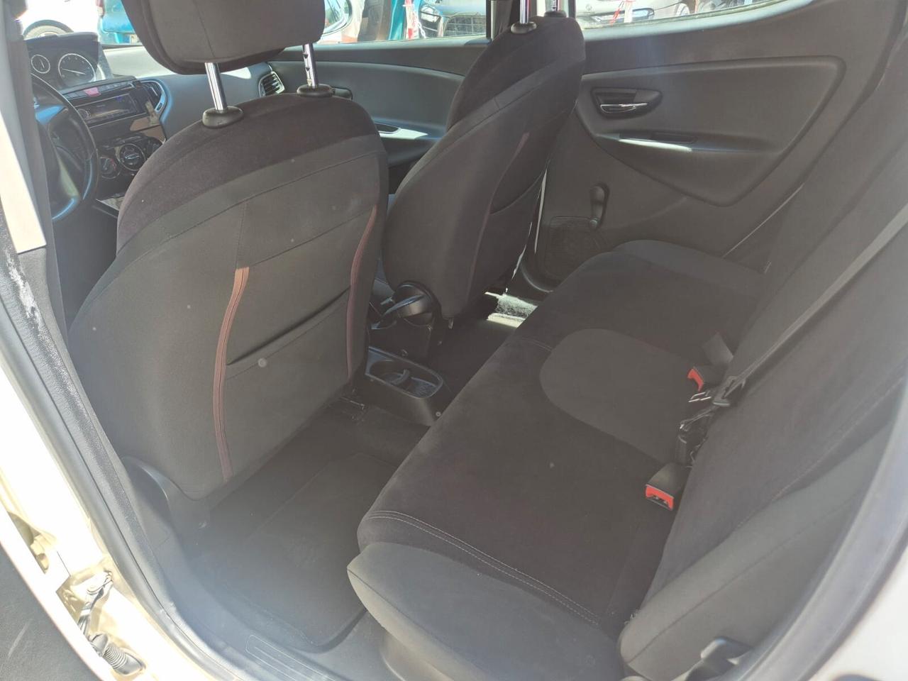 Lancia Ypsilon 1.2 69 CV Unyca
