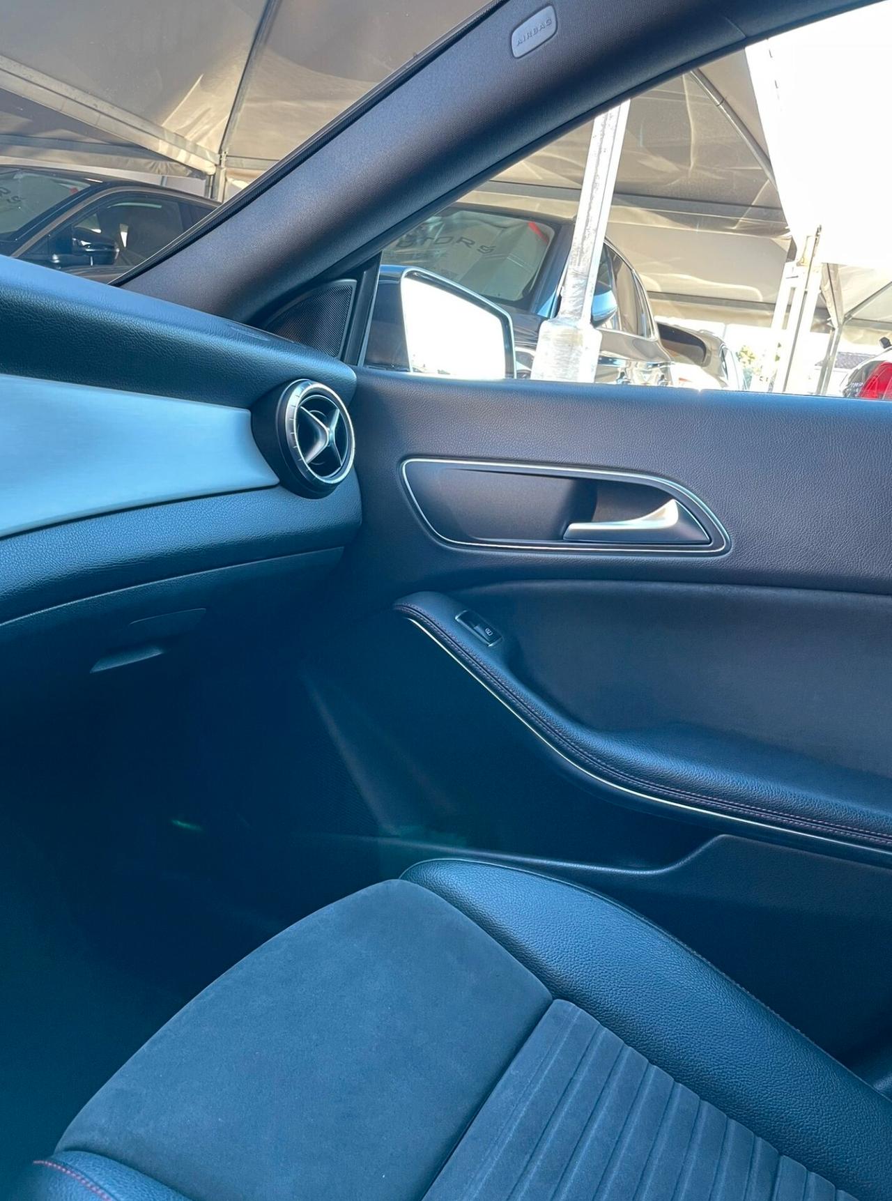 MERCEDES-BENZ CLA AMG Premium200D Dark Night