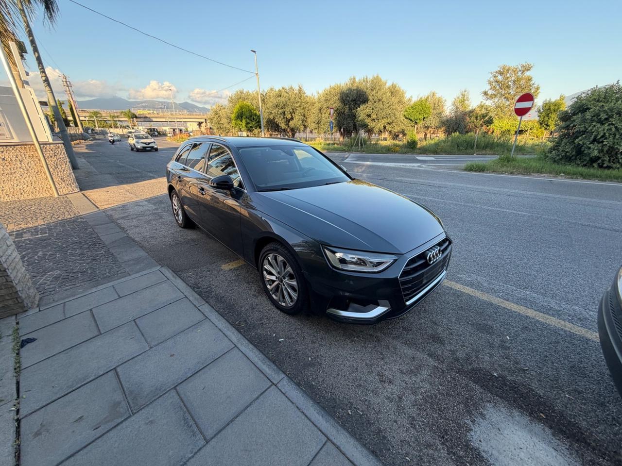 Audi A4 Avant 35 TDI S tronic Business Advanced PDC
