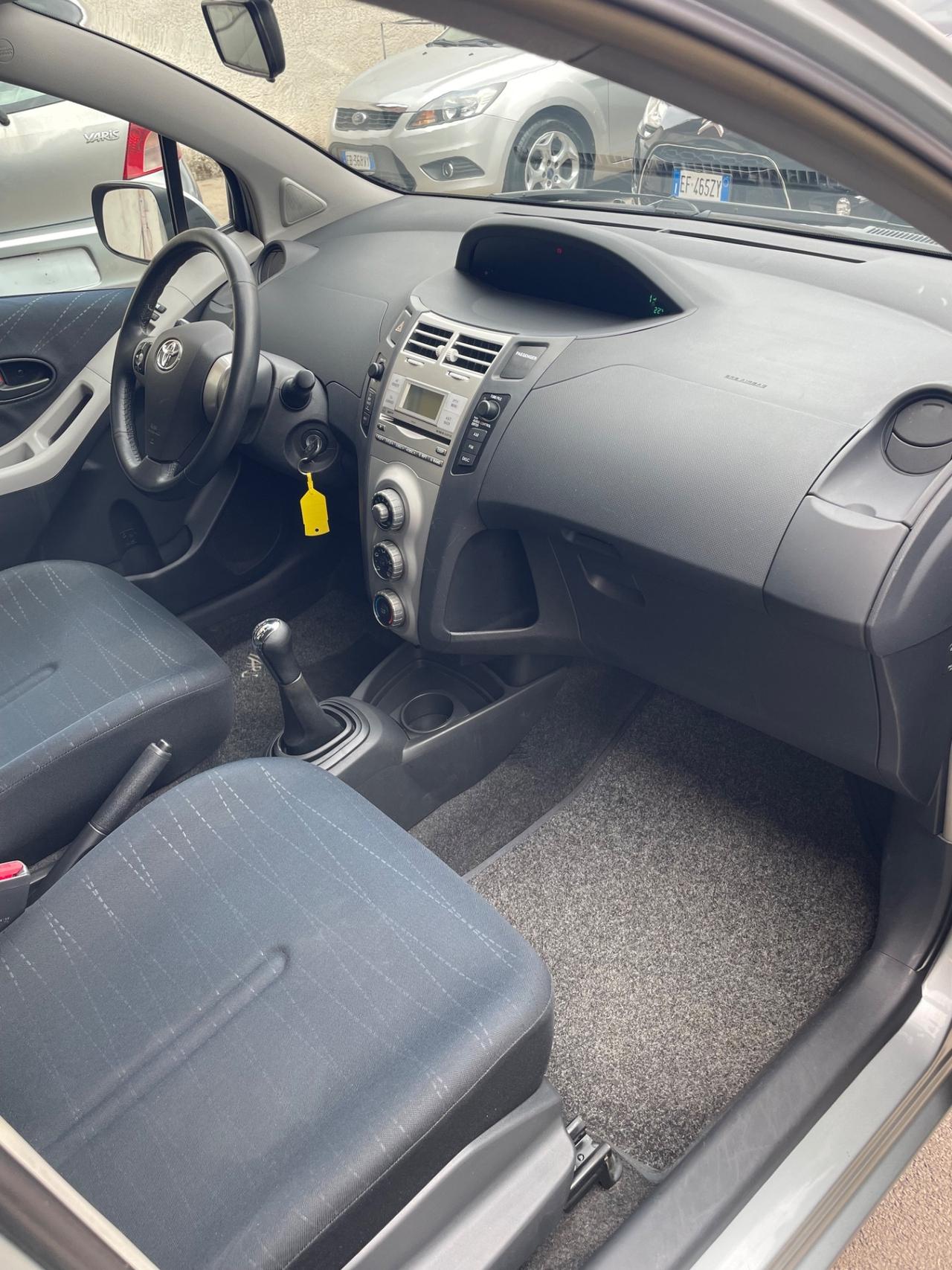 Toyota Yaris 1.3 5 porte Luna Full dal nord Italia