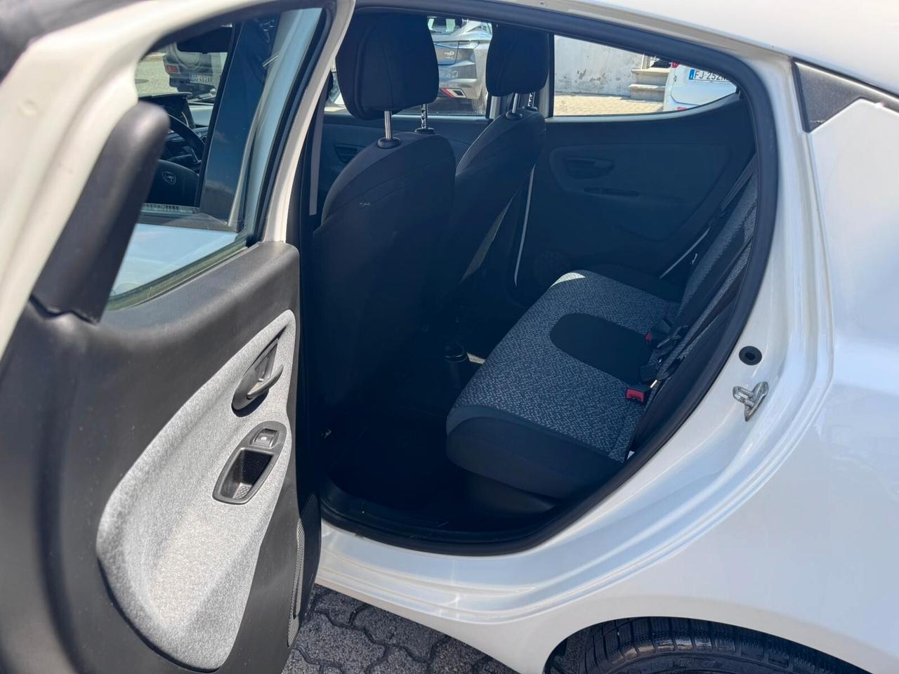 Lancia Ypsilon 1.0 FireFly 5 porte S&S Hybrid Silver Plus
