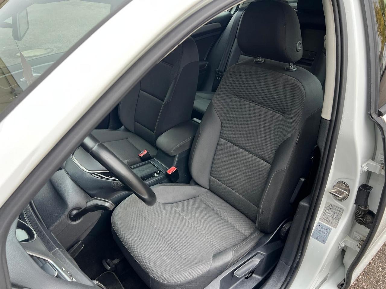 Volkswagen Golf 1.6 TDI DSG 5p. PER NEOPATENTATI CAMBIO AUTOMATICO