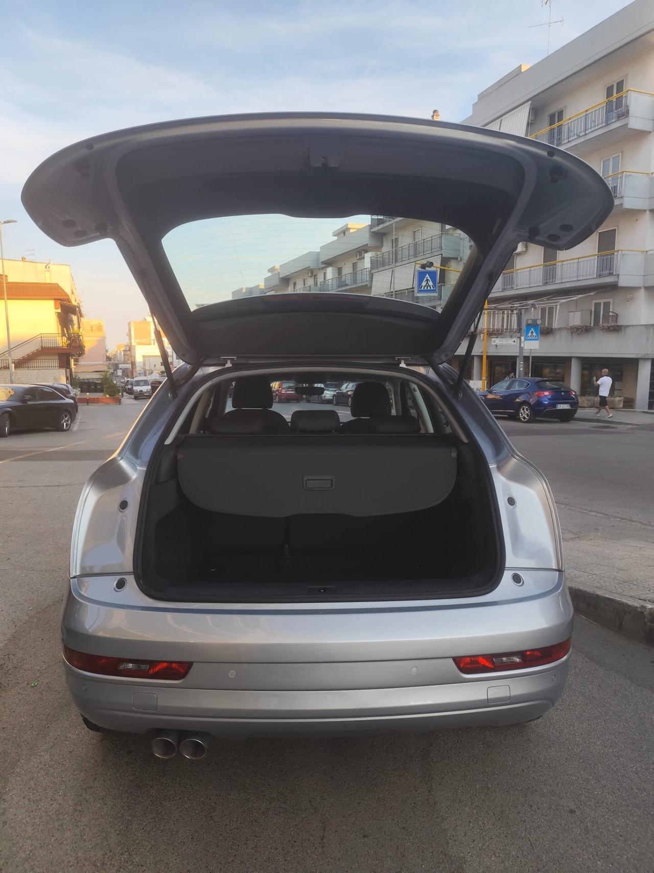 Audi Q3 2.0 TDI Design * Navi * Full Led * Garantita 12 Mesi