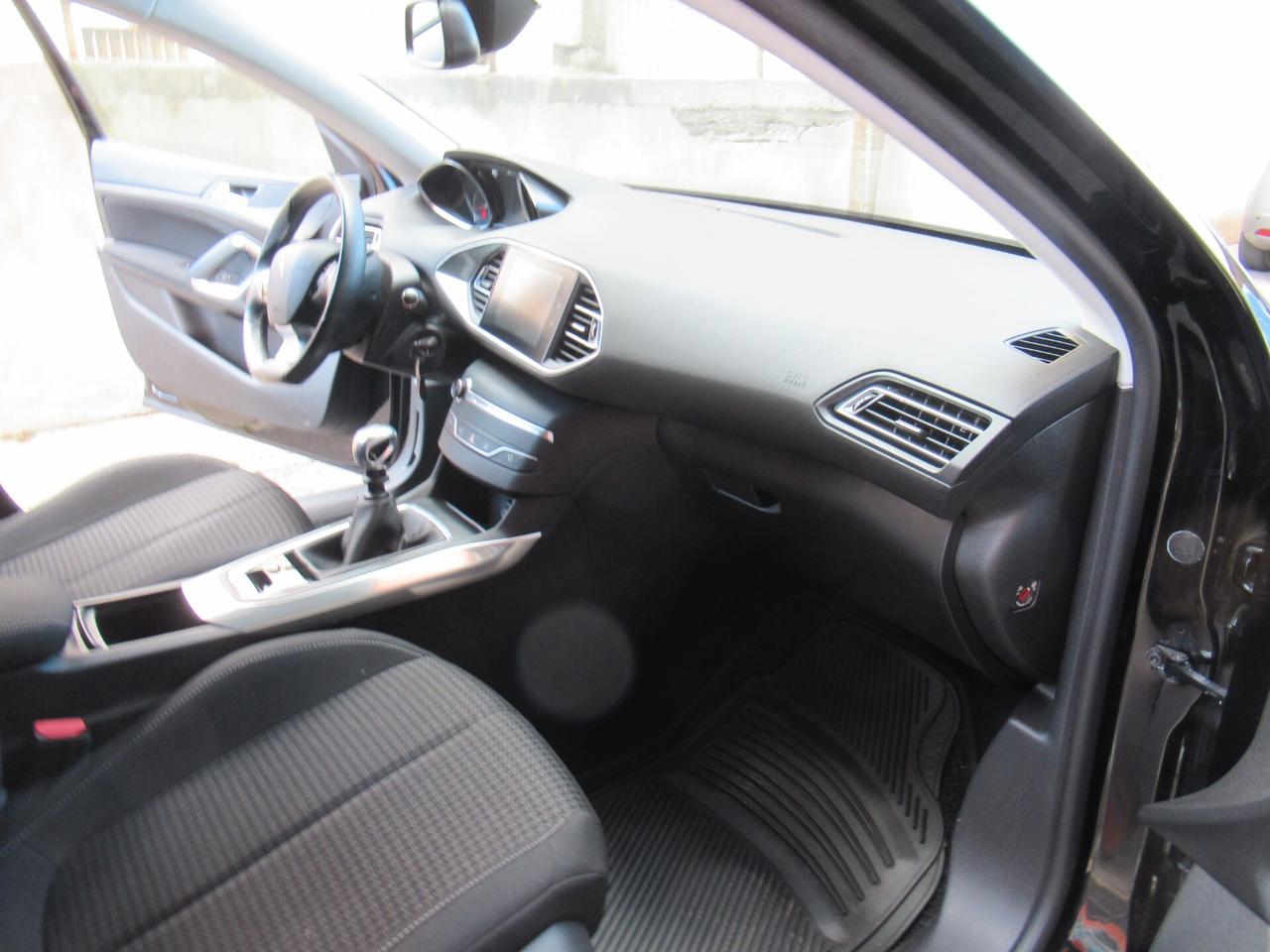 Peugeot 308 BlueHDi 130 S&S Business