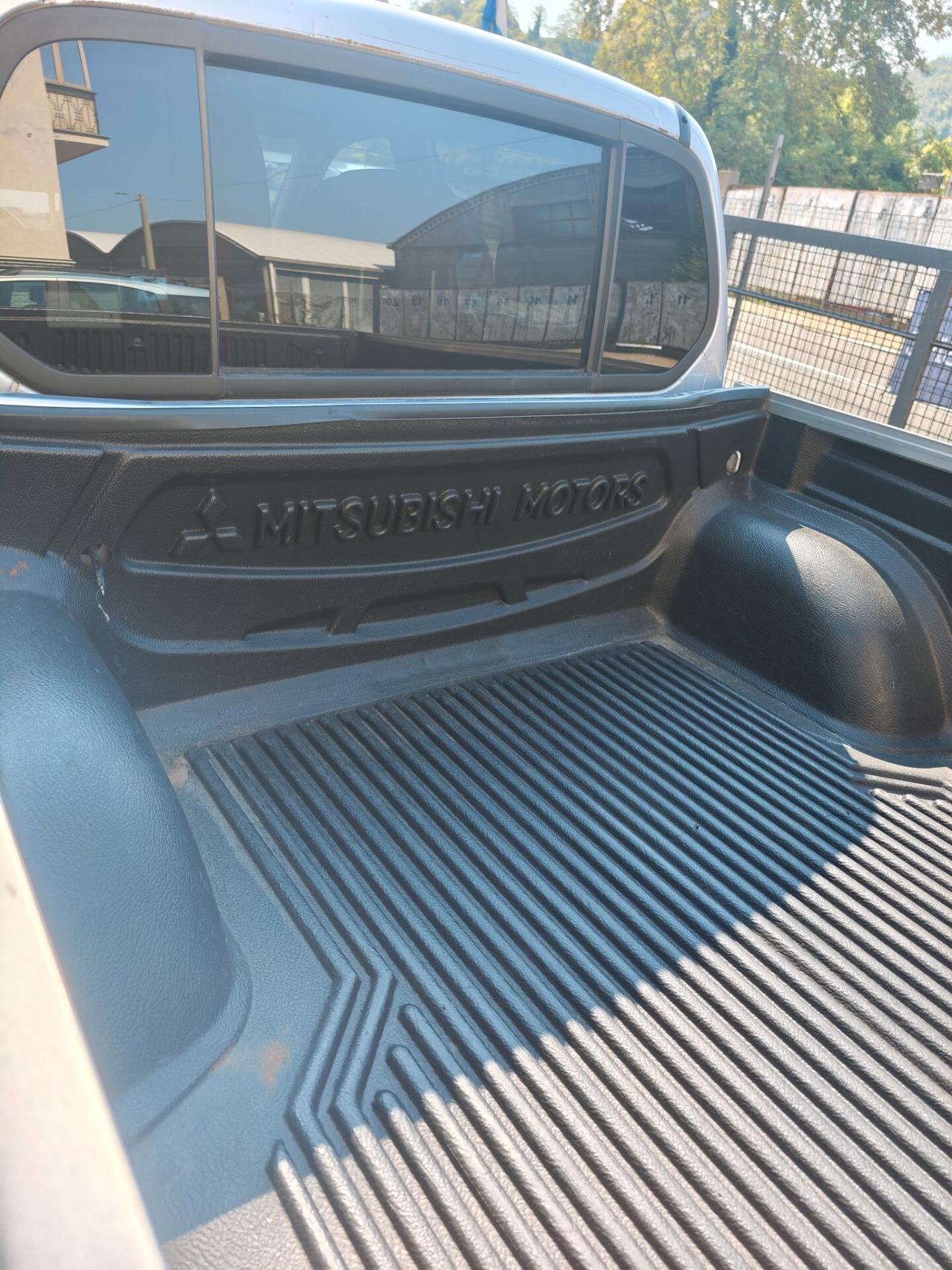Mitsubishi L200 2.5 180cv 2012