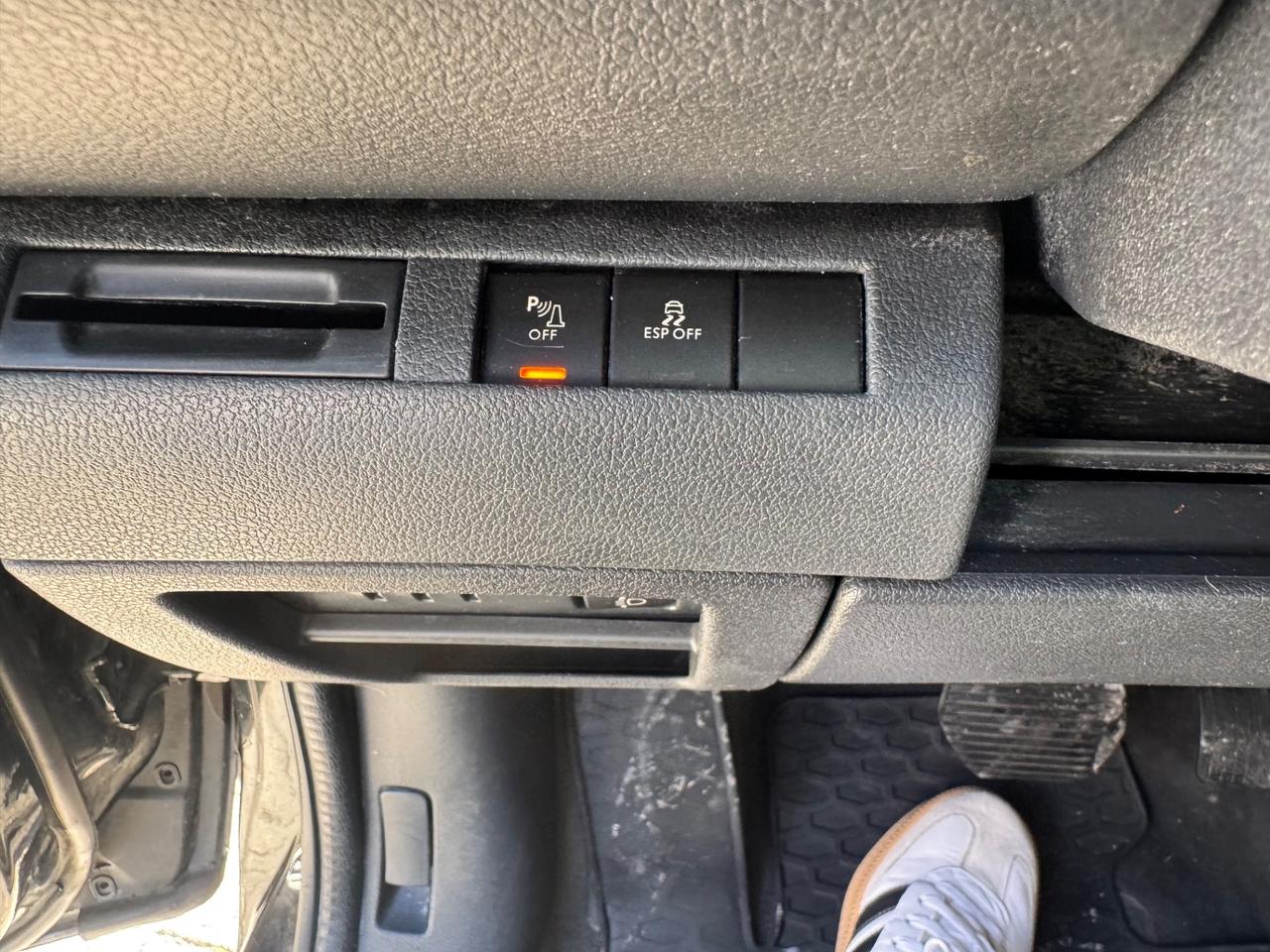 Peugeot 3008 1.6 HDi 110CV cambio robotizzato Premium