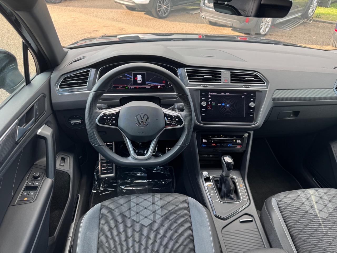Volkswagen Tiguan 2.0 TDI 150 CV SRC DSG R-Line FULL SERVICE