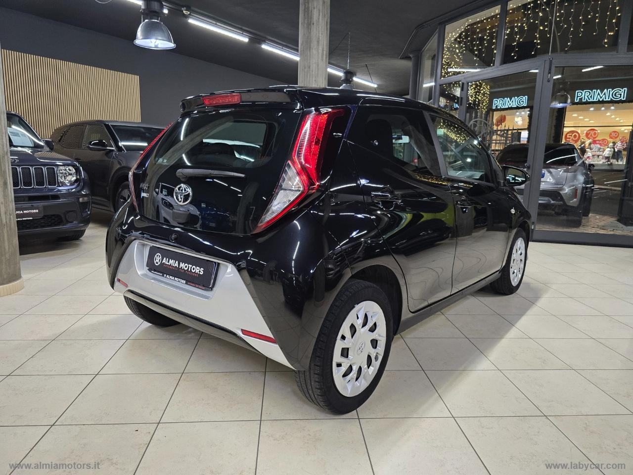 TOYOTA Aygo Connect 1.0 VVT-i 72 CV 5p. x-play