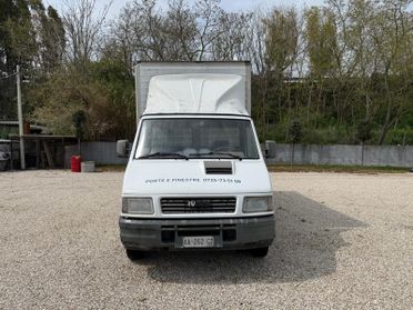 Iveco Daily 35.8 2.5 Diesel PL Cab. Classic