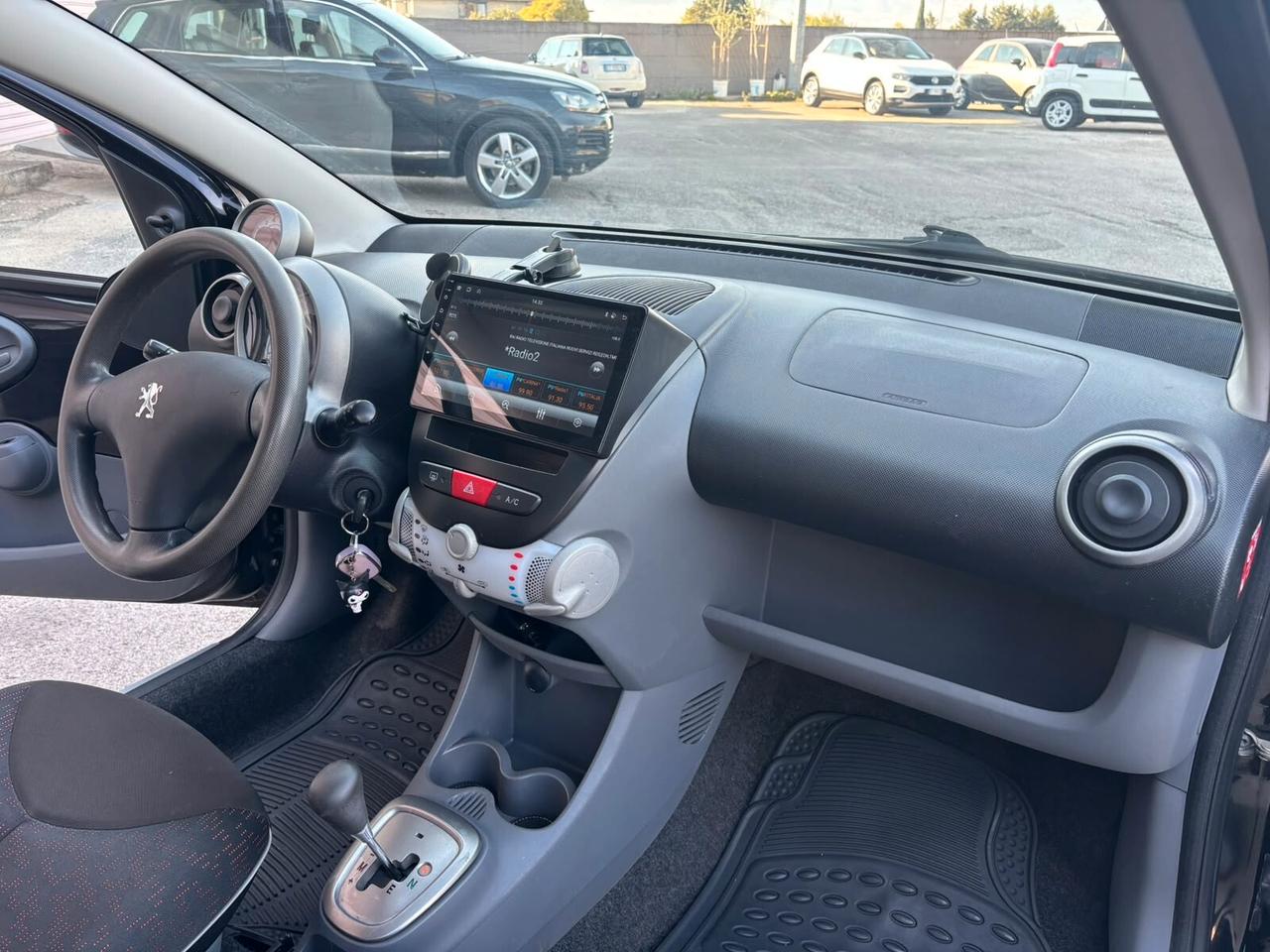 Peugeot 107 1.0 68CV 5p. Sweet Years automatica