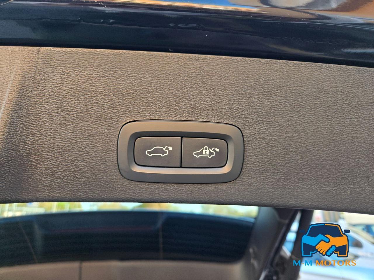 VOLVO XC40 D4 AWD Geartronic Momentum