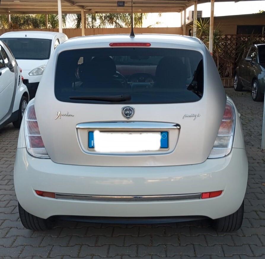 Lancia Ypsilon 1.3 MJT 90 CV Platino