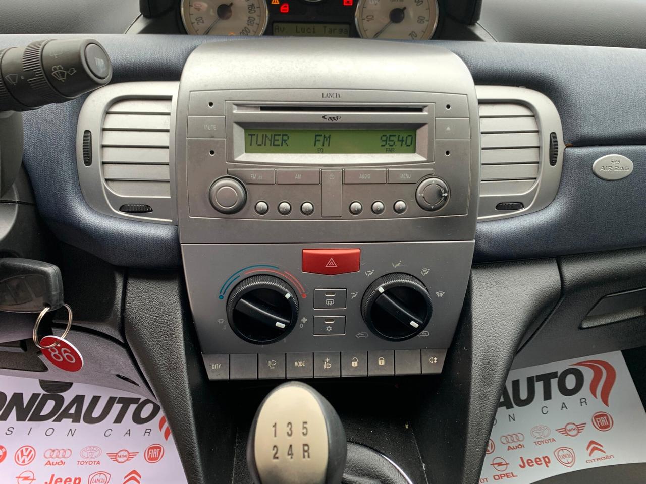 Lancia Ypsilon 1.3 MJT 75 CV Argento