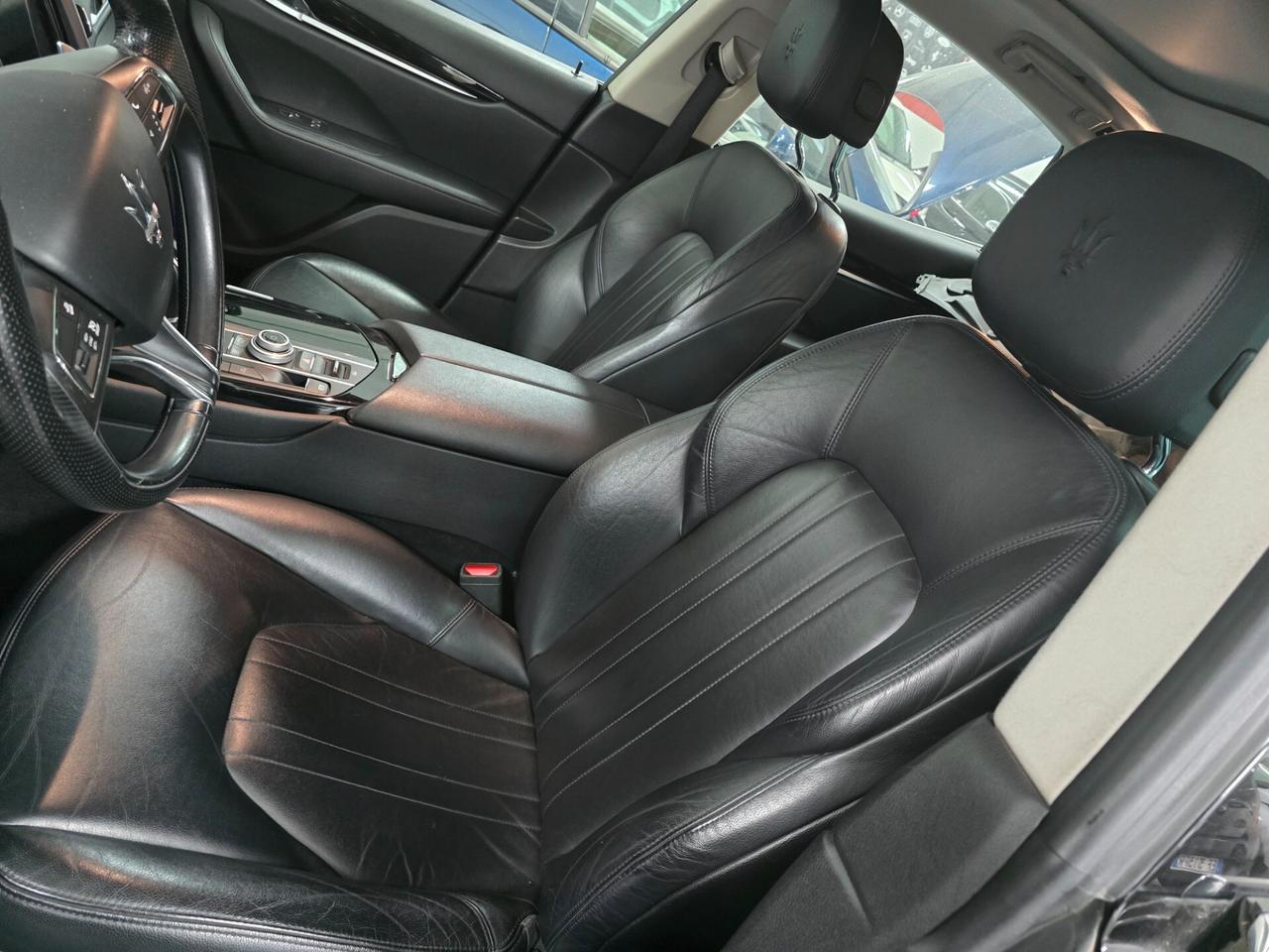 Maserati Levante V6 TETTUCCIO APRIBILE E PANORAMICO