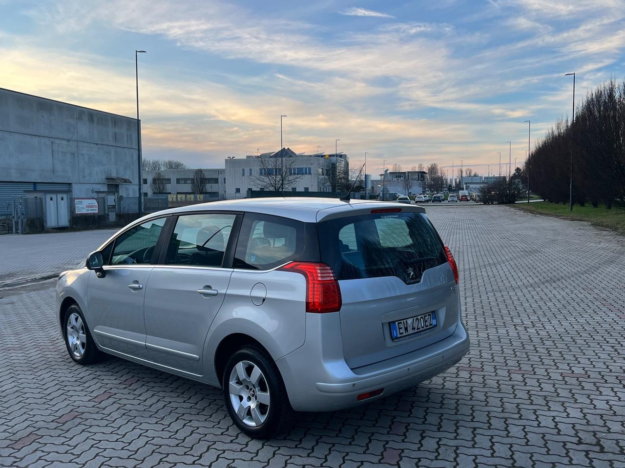 Peugeot 5008 1.6 HDi 115CV Allure