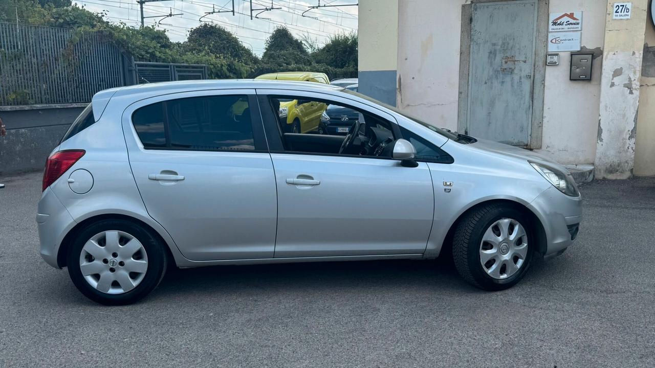 Opel Corsa 1.2 5 porte Sport