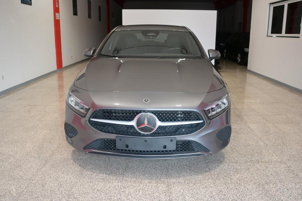 MERCEDES-BENZ A 180D NEW 115CV AUTOMATC BUSINESS LINE ( FARI LED - CRUISE - PELLE - NAVI PREMIUM - PARK ASSIST - TELECAMERA POST. ) CC. 1.950