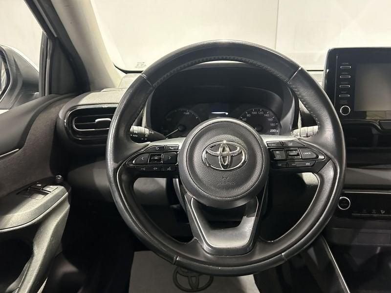 Toyota Yaris 1.5 Hybrid 5 porte Active + CERCHI IN LEGA AREA C FREE